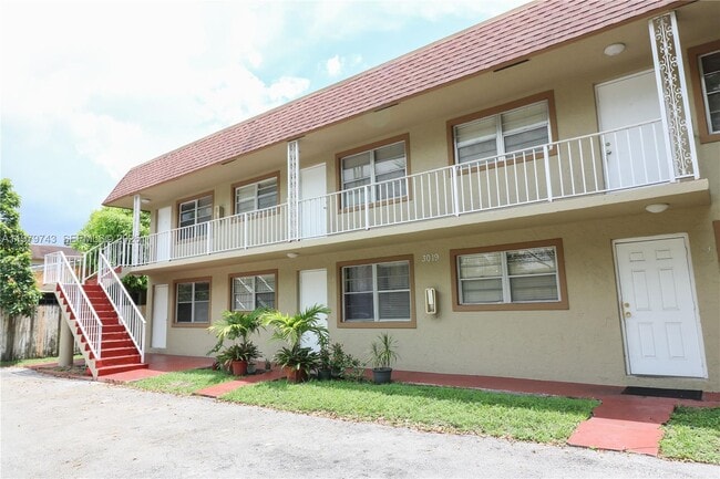 Building Photo - 3019 SW 68th Terrace Unit 5