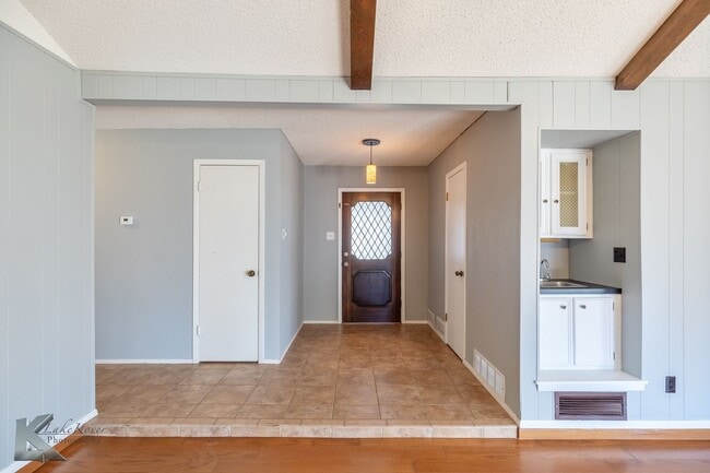 Photo - Cul-de-Sac 3/2/2; NEW INTERIOR PAINT DEC 2025; NEW CARPET DEC 2025!