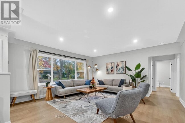 Photo - 10 Draper Dr