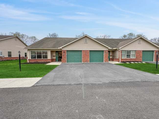 SENIOR INDEPENDENT LIVING COMMUNITY IN FAR... - SENIOR INDEPENDENT LIVING COMMUNITY IN FAR... House
