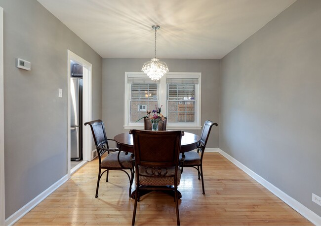 Photo - Charming 2 bdr, 2 bthr single family home in Belmont Cragin.