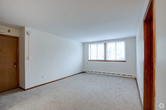 1BR, 1BA - 575SF with Carpet