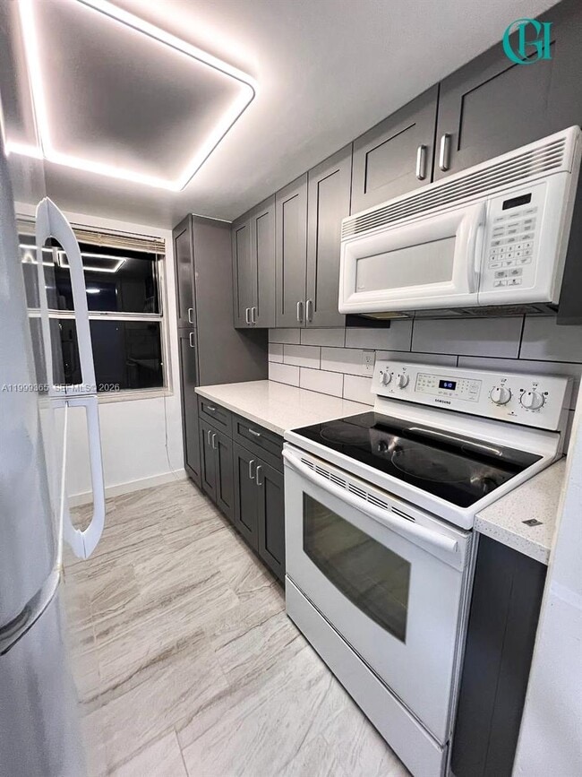 Building Photo - 102 SE 10th St Unit 101