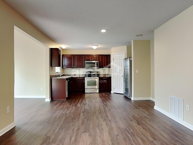 Photo - 460 Pewter Hill Ct