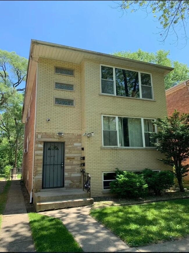 Building Photo - 13913 S Wentworth Ave Unit 2