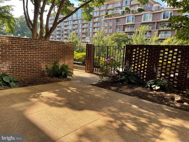 Photo - 520 N St SW Unit S116