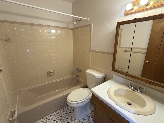 25 Alexander Dr Unit 33
