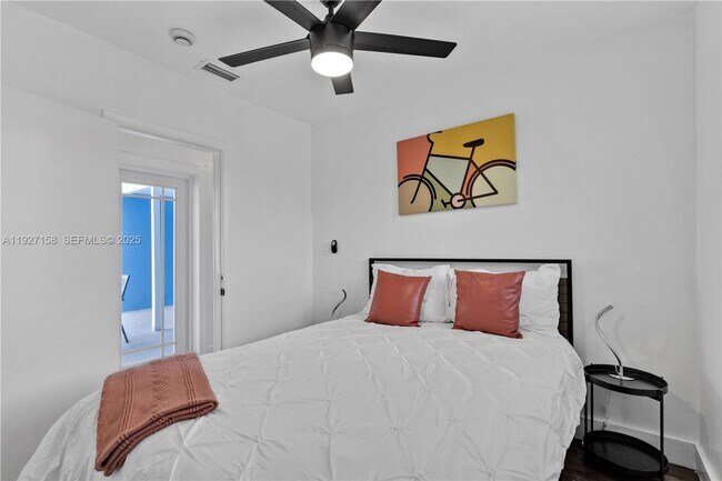 Photo - 7831 Hope St