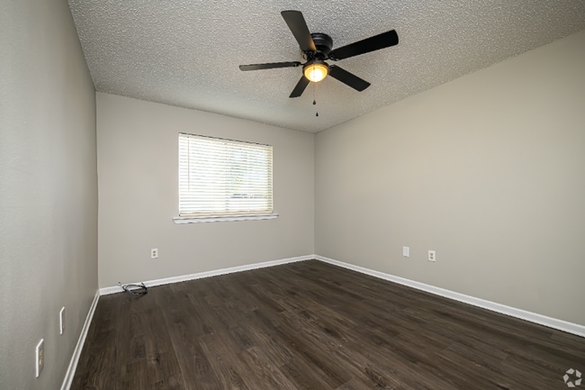 Photo - 2121 Lobdell Blvd Unit J45