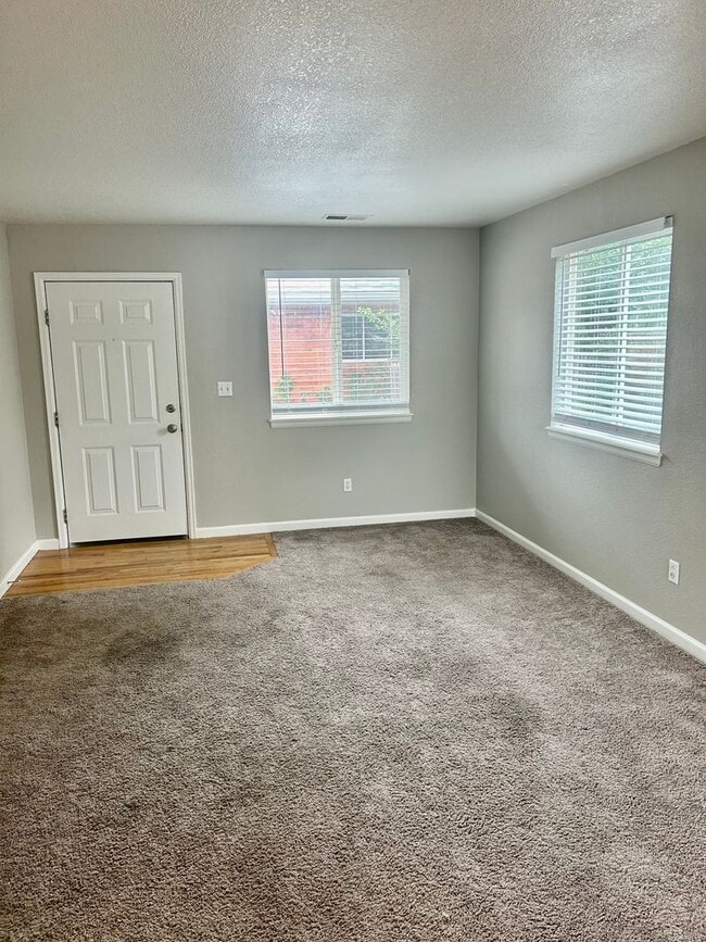 Photo - Charming 3bd/2ba in Mayfair Neighborhood!