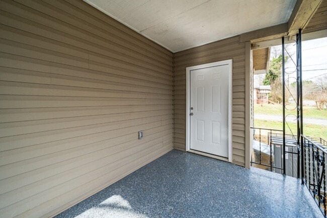 Photo - Beautifully Renovated 4BR/2.5BA with Large Yard in Graysville