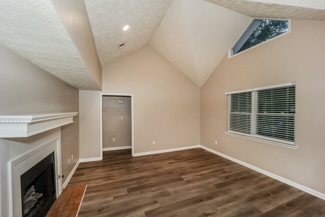 Photo - 540 Hillsdale Dr