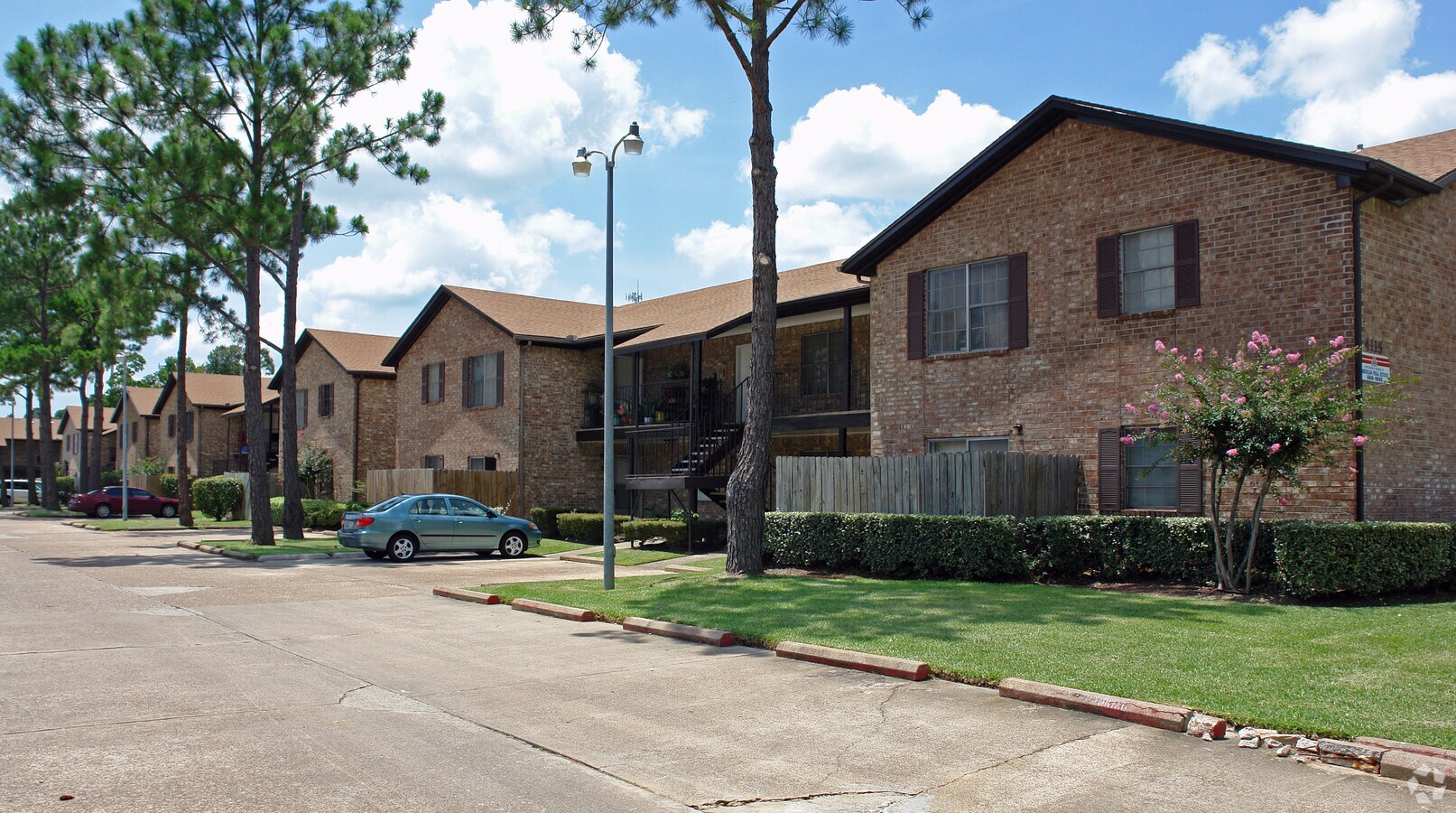 Barclay Manor - Barclay Manor Apartments