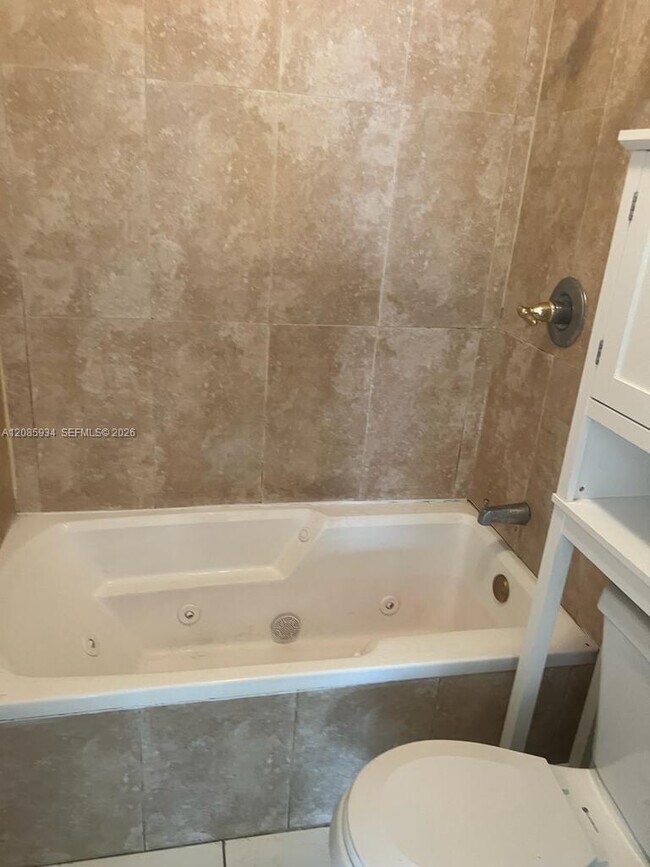 526 SW 64th Ave Unit 5