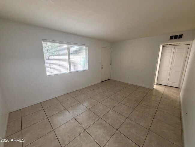 Photo - 625 E Broadway Rd