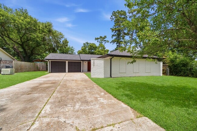 Building Photo - 3507 Lake Ridge Bend