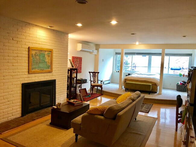 Photo - 1926 Lombard St Unit 2. floor