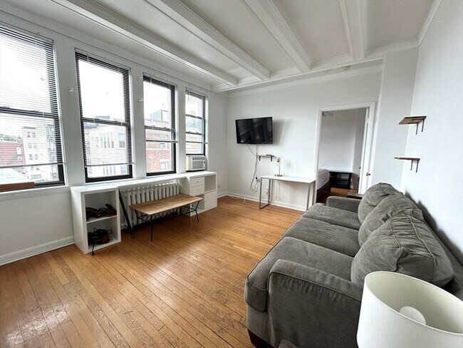 4 Commonwealth Ct Unit 17