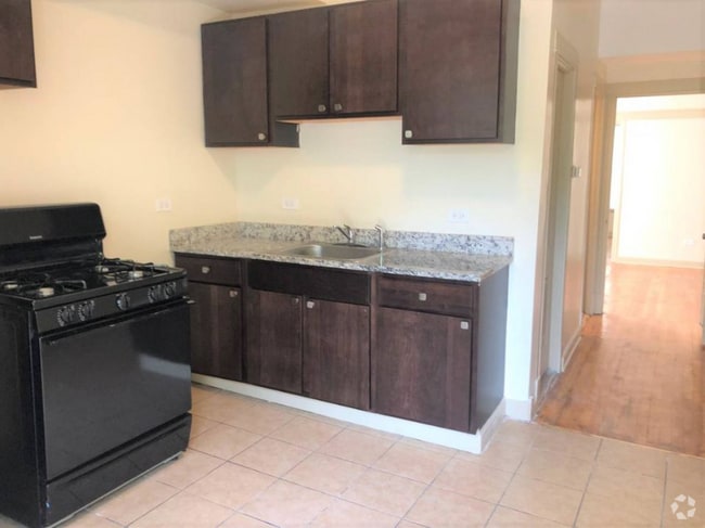 Building Photo - 610 E 71st St Rental