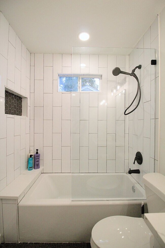 Photo - Ryan Place- Short to Mid-Term Rental Fully Remodeled 2  Bed, 1 Bath