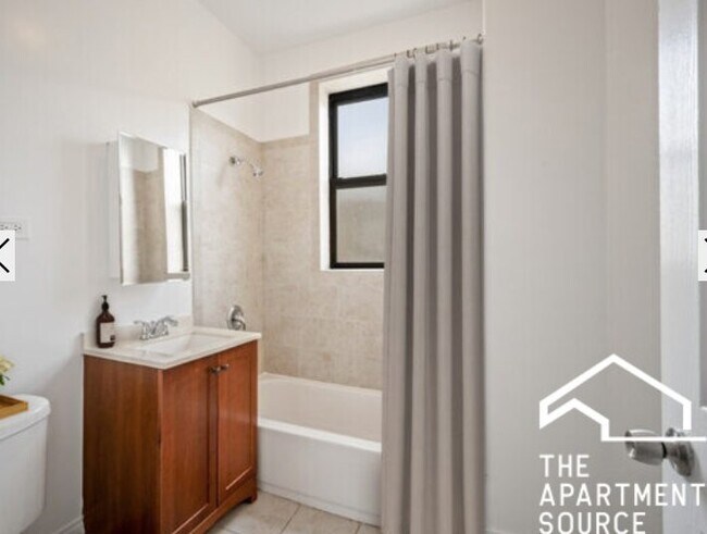 Photo - 831 W Waveland Ave Unit 2