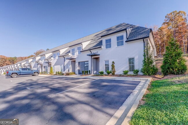 Building Photo - 109 Chateau Dr SE