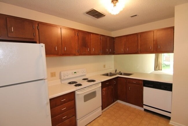 Photo - 1220 Village Rd