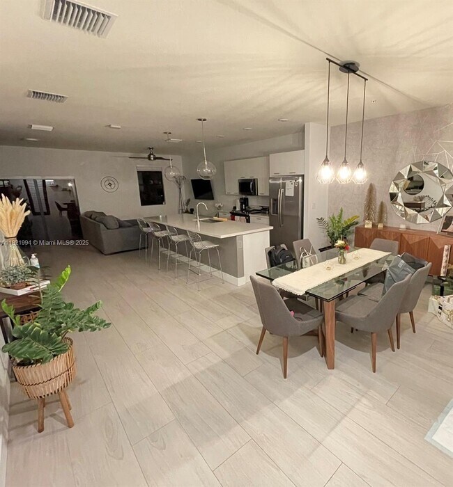 Photo - 10407 NW 82nd St Unidad 4 Rental