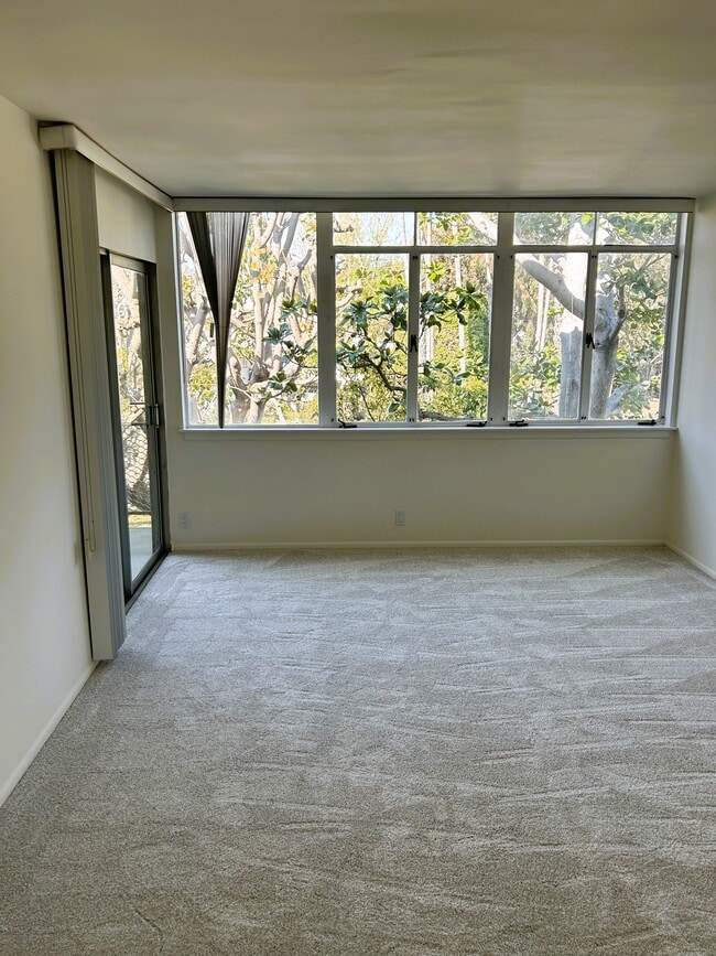 Bedroom - 289 S Barrington Ave Unit 302
