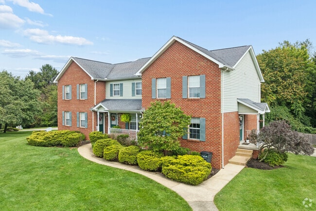 Building Photo - Edgewood Manor