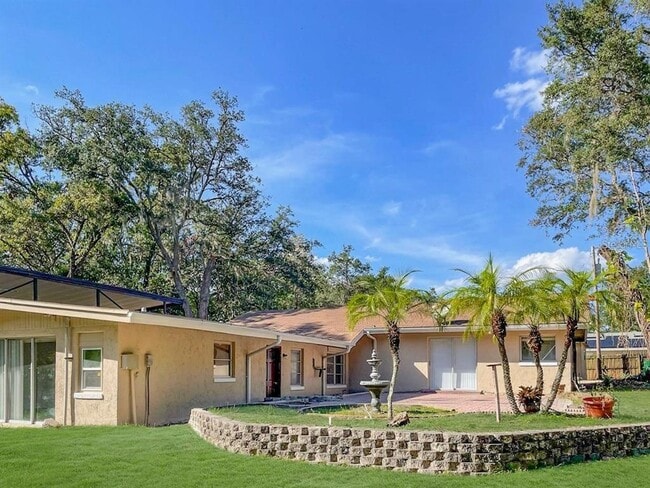 Photo - 530 Webster St