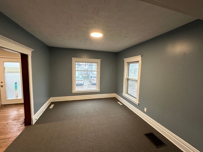 Photo - 517 Walnut Ct