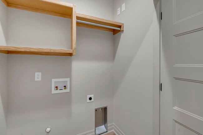 Photo - 1923 Sutton Ct