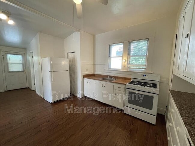 Photo - 960 Salem St Unit #B