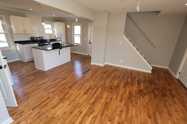 Photo - 923 N 10th St