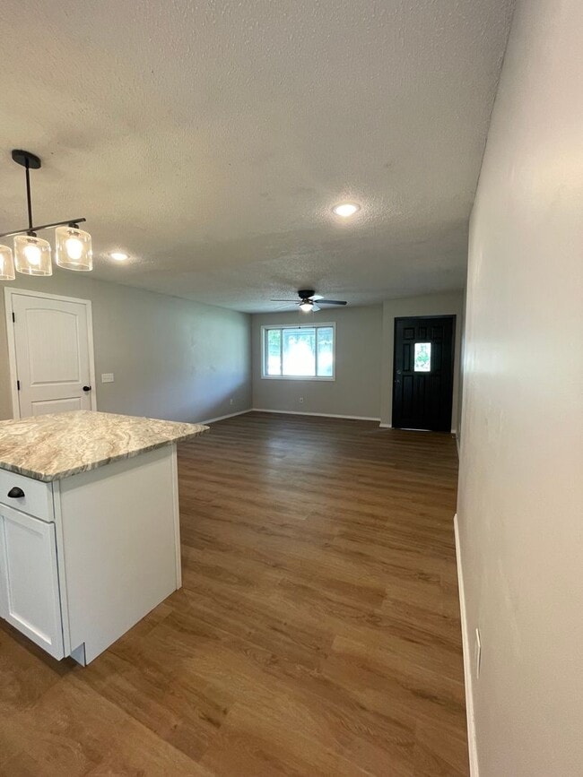Photo - Great Location 3 bedroom 1 bath 1car garage