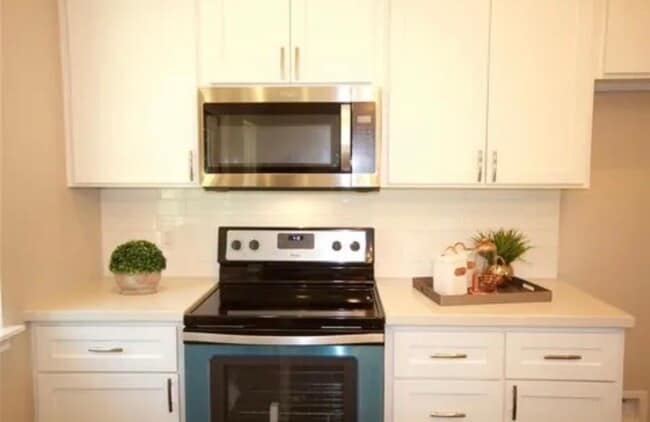 Photo - 210 Garrotsville St