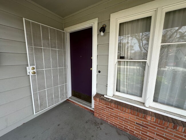 Photo - 3 Bed/1 Bath Home with Yard in Tahoe Park