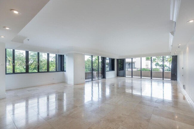 Building Photo - 251 Crandon Blvd Unit 243