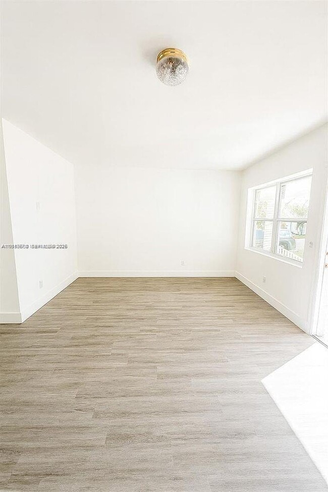 Photo - 5825 SW 9th Terrace Unidad 2