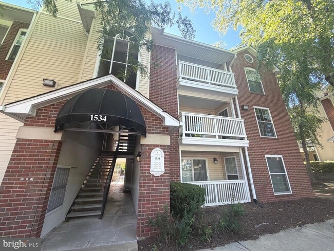 Building Photo - 1534 Lincoln Way Unit 204
