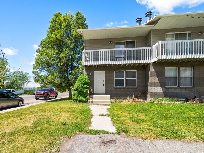 Building Photo - Cam-715 E 950 S Provo, UT 84606 Unit 715