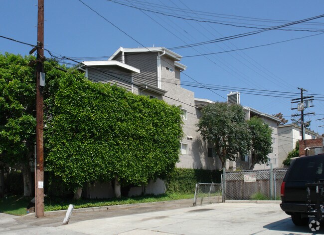 3768 Bagley Ave