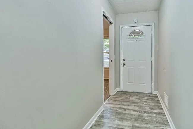 Photo - 205 Reseda Dr