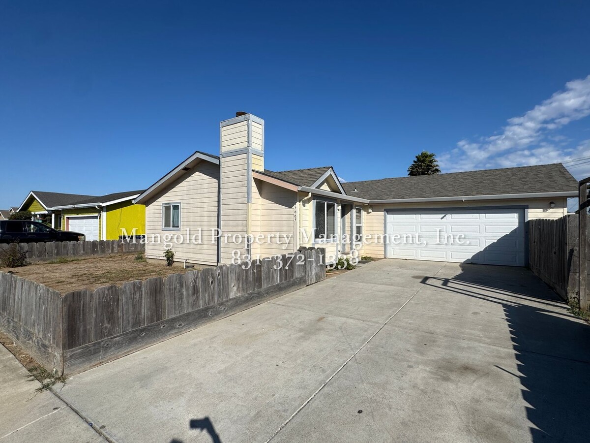 Spacious 3-Bedroom 2-Bath Home with Firep... - Spacious 3-Bedroom 2-Bath Home  with Firep...