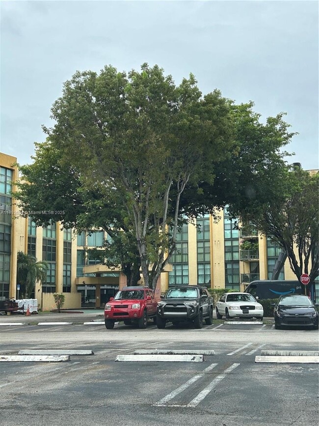 Building Photo - 11750 SW 18th St Unit 421-1