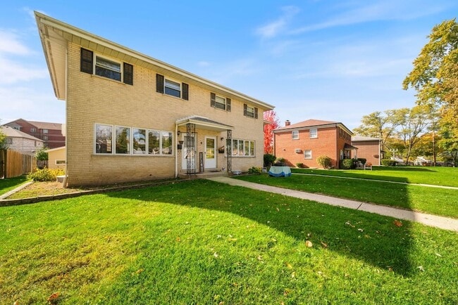 Photo - 27 E Thorndale Ave