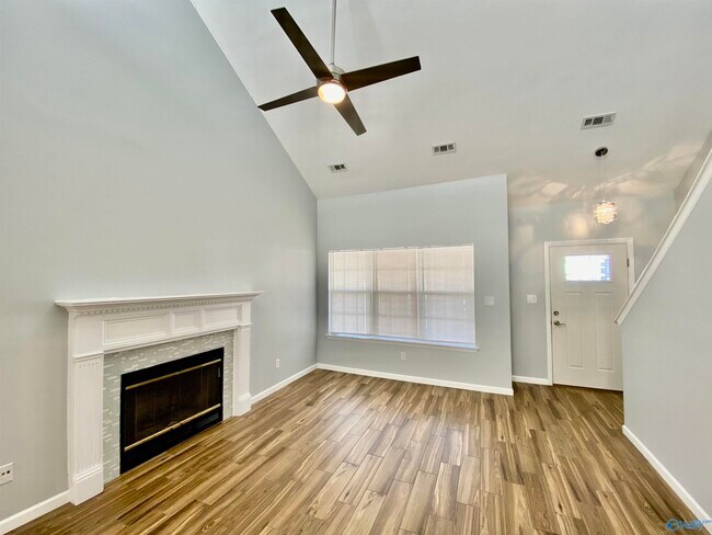 Photo - 304 Harvestwood Ct