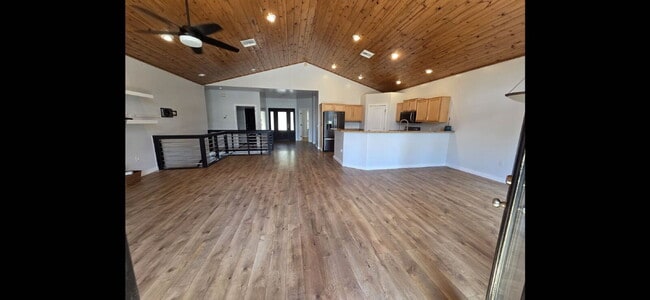 1011 Hillside Dr