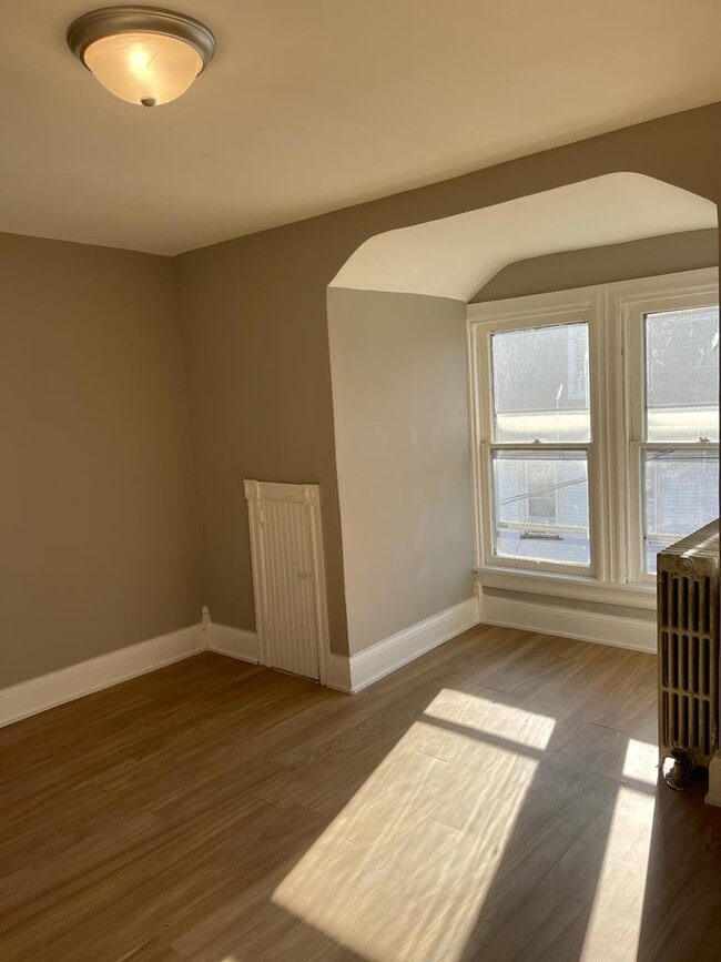 Photo - 239 N Railroad St